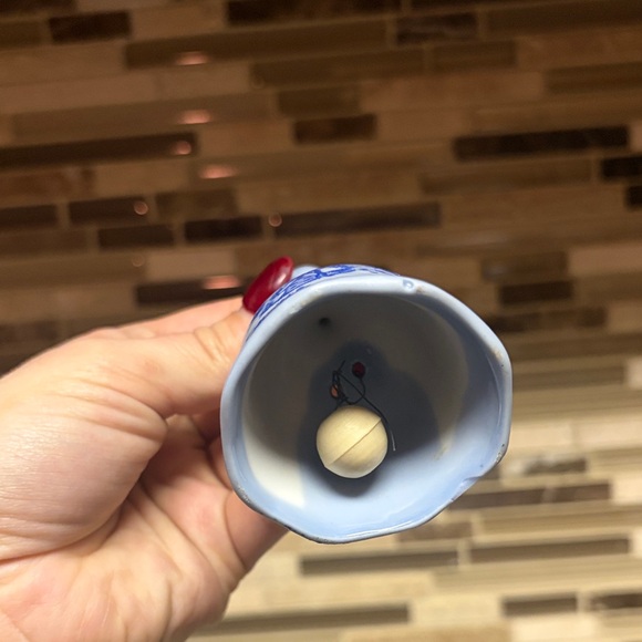 Currier & Ives Vintage 1970 “The Homestead in Winter” Porcelain Bell - Picture 3 of 7